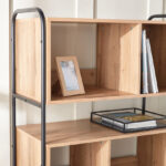 ⁦رف خشبي معدني بتصميم هندسي⁩ - الصورة ⁦5⁩