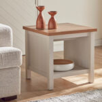 طاولة جانبية من أكارا