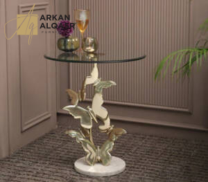 طاولة جانبية بسطح زجاجي بتصميم بترفلاي