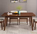 طاولة خشب فاخرة