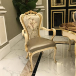 كرسي ملكي عالي الجودة وجلد فاخر