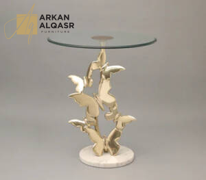 طاولة جانبية بسطح زجاجي بتصميم بترفلاي