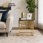 طاولة جانبية بسطح زجاج من تصميم تيرينس