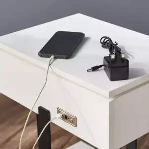 طاولة جانبية بسطح خشبي من كوزي