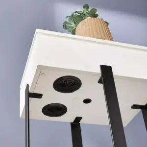 طاولة جانبية بسطح خشبي من كوزي