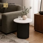 طاولة جانبية بسطح رخامي بتصميم مونوكروم
