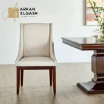 طقم طاولة طعام كلاسيكي 10 كراسي – تصميم فاخر بتفاصيل منحوتة – سطح خشبي متين – مثالي للعائلات الكبيرة