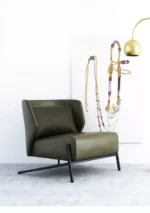 كرسي مفرد فاخر مصمم بأرقى خامات الجلد الإيطالي