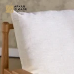 كرسي بذراعين بتصميم أودينس