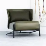 كرسي مفرد فاخر مصمم بأرقى خامات الجلد الإيطالي