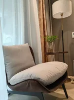 كرسي مفرد بمسند قدم منخفض