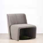 كرسي مفرد بحواف منسقة