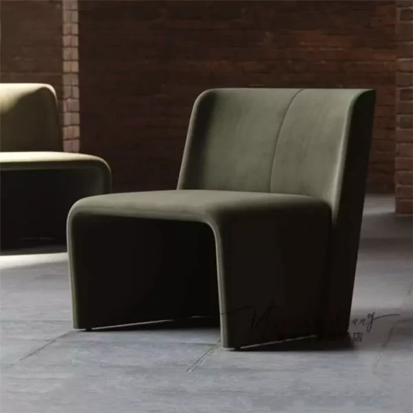 كرسي مفرد بحواف منسقة