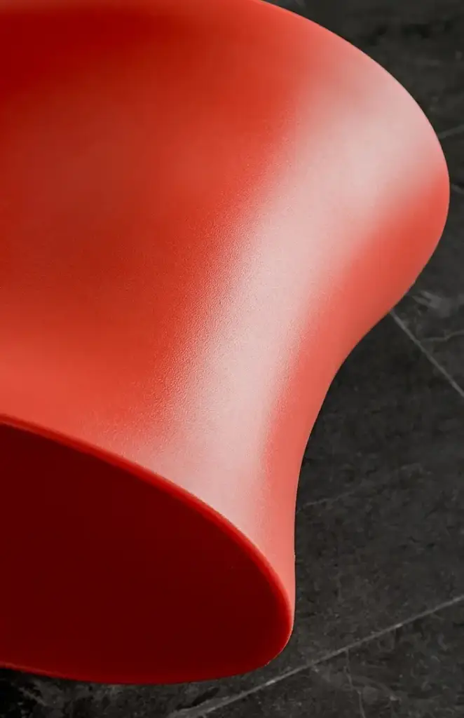 كرسي استرخاء بلاستيكي مفرغ