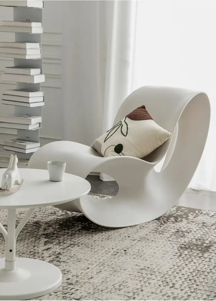 كرسي استرخاء بلاستيكي مفرغ