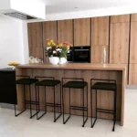 كرسي بار انيق بتصميم عصري