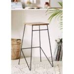 كرسي بار لون أسود وبني بتصميم مميز