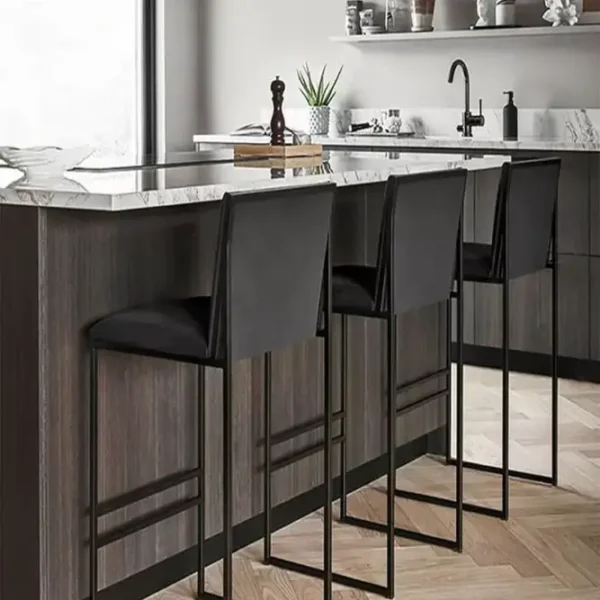 كرسي بار لون أسود وأبيض مميز