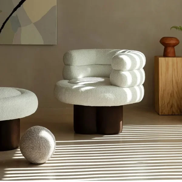 كرسي مفرد بأرجل دائرية