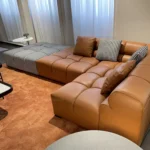 ⁦كنب جلد منقسمة بتصميم اوروبي⁩ - الصورة ⁦2⁩