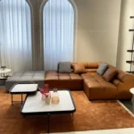 ⁦كنب جلد منقسمة بتصميم اوروبي⁩ - الصورة ⁦4⁩