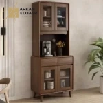 كورنر كوفي من الخشب والزجاج بتصميم عصري متعدد الاستخدامات، يوفر مساحة للعرض والتنظيم ويتوفر بعدة عروض ليناسب المساحات المختلفة.