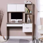 مكتب فخم بتصميم أنيق وتخزين عملي