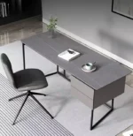 مكتب عصري مميز بتصميم فريد