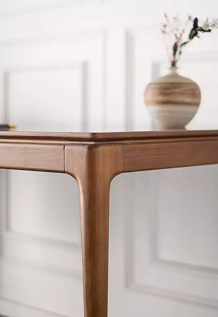 مكتب وكرسي حديث بتصميم عصري