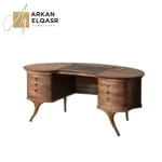 مكتب وكرسي بتصميم كلاسيكي
