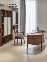 مكتب وكرسي بتصميم كلاسيكي