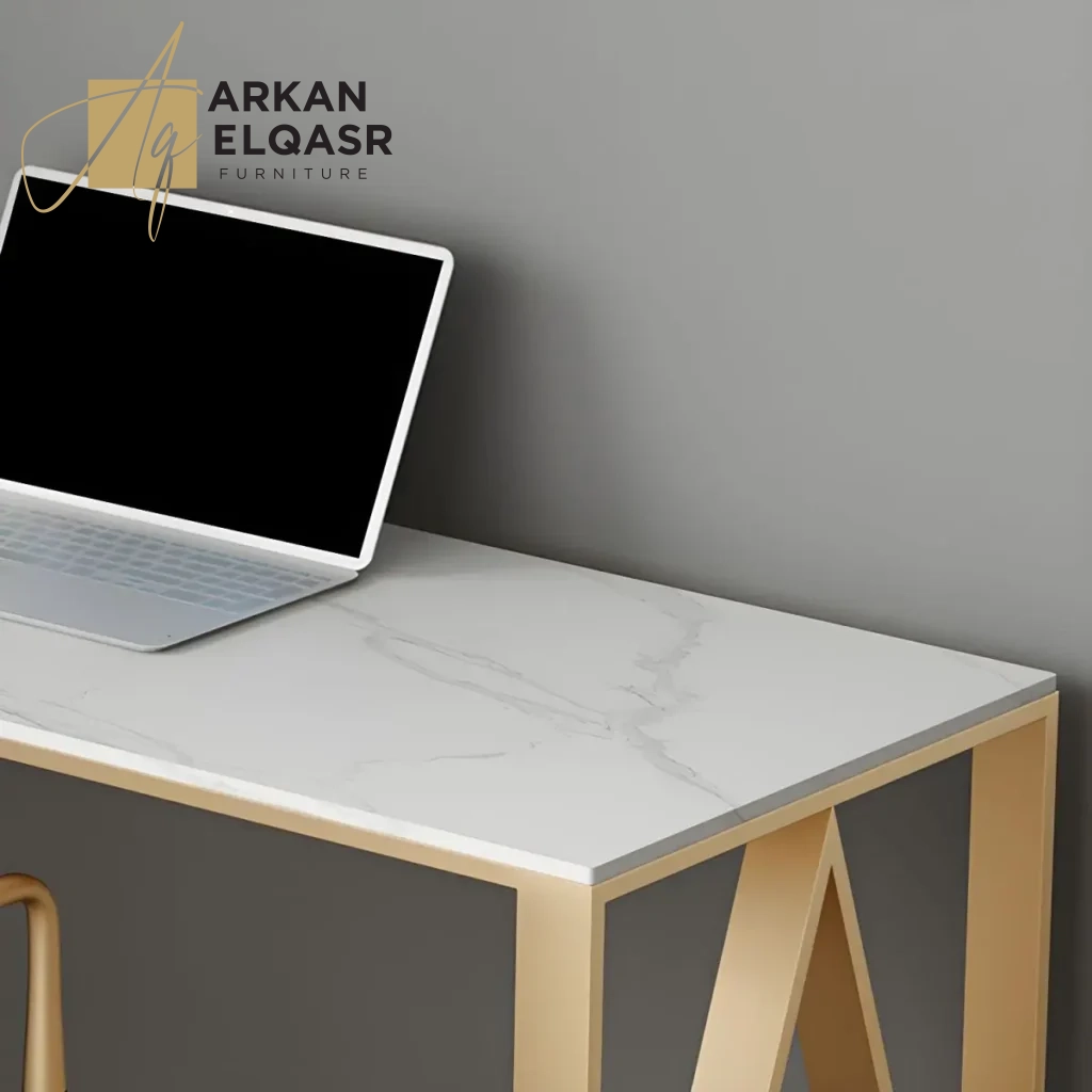 مكتب عصري بتصميم أنيق فخم