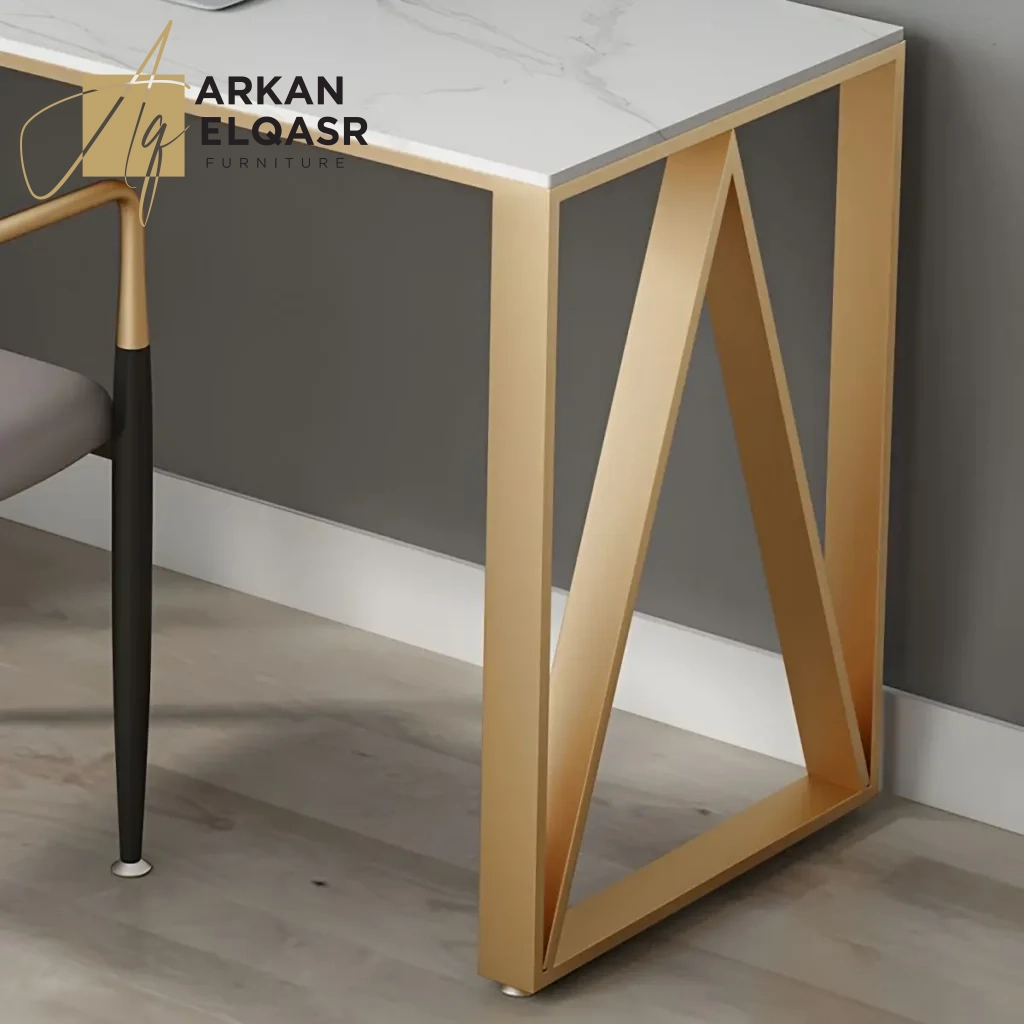 مكتب عصري بتصميم أنيق فخم