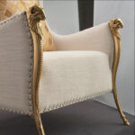 ⁦كرسي ملكي أبيض بتصميم فاخر⁩ - الصورة ⁦3⁩