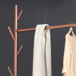 ⁦علاقة ملابس بتصميم بسيط راقي⁩ - الصورة ⁦4⁩