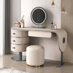 ⁦تسريحة غرفة نوم مغطاة بالجلد مع كرسي ومرأة فاخرة⁩ - الصورة ⁦6⁩