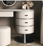 ⁦تسريحة غرفة نوم مغطاة بالجلد مع كرسي ومرأة فاخرة⁩ - الصورة ⁦15⁩