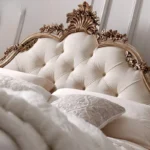 ⁦غرفة نوم كاملة بطابع ملكي فاخر – تشمل سرير وتسريحة وكومودينات – تصميم مميز وتشطيب راقٍ⁩ - الصورة ⁦6⁩