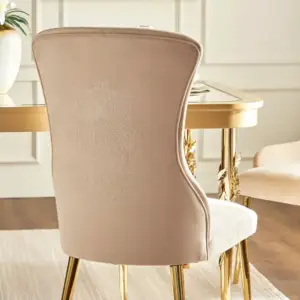 سفرة طعام مع 10 مقاعد بتصميم راقي
