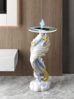 طاولة خدمة مزودة بشاحن وتصميم كلاسيكي