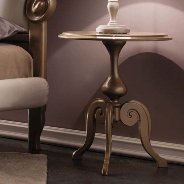 طاولة جانبية بتصميم ملكي