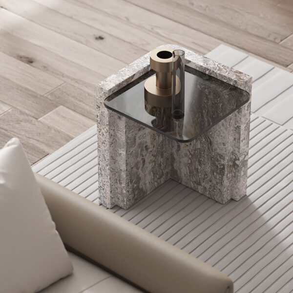 طاولة جانبية بسطح زجاجي