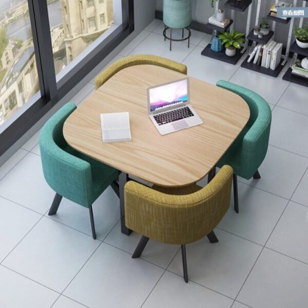 طاولة طعام مربعة مع 4 كراسي متداخلة