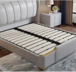 سرير حديث بتصميم راقي مع وحدات تخزين داخلية