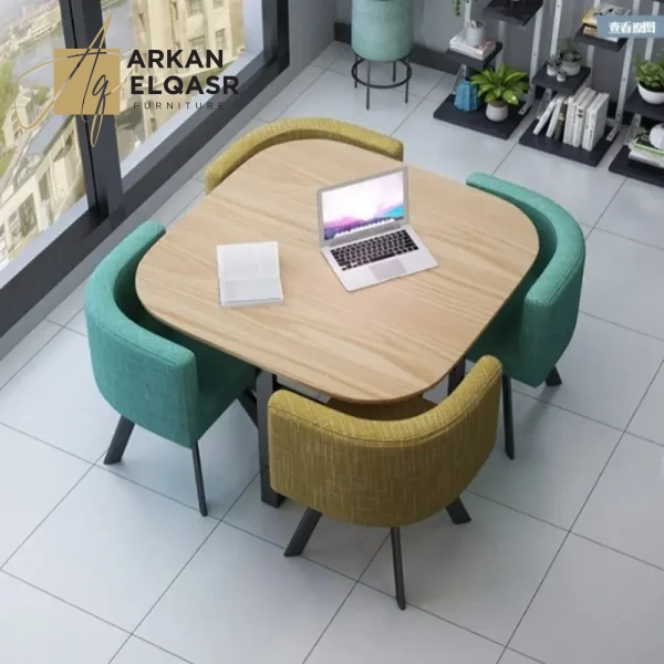 طاولة طعام مربعة مع 4 كراسي متداخلة