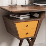 ⁦مكتب خشبي فاخر مع تصميم جانبي مودرن⁩ - الصورة ⁦4⁩