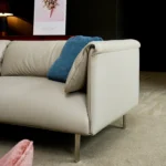 ⁦كنب جلد موردن بتصميم أنيق⁩ - الصورة ⁦2⁩