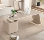 مكتب عصري مع اضاءة وكرسي فخم