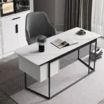 مكتب بسيط بدرج جانبي بتصميم عصري