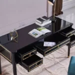 مكتب فاخر بتصميم كلاسيكي فخم